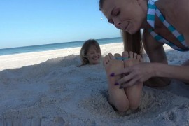 Vika’s Beach Day - G055
